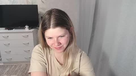 Melissa  Ray online show from March 3, 2025, 2:04 am