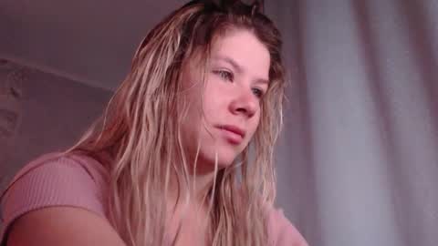 Melissa  Ray online show from September 14, 2025, 1:49 am