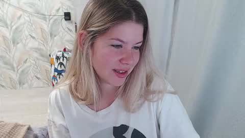 Melissa  Ray online show from September 22, 2025, 3:08 am