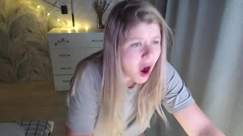 Melissa  Ray online show from October 6, 2025, 6:05 pm