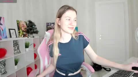 melissa_moooree online show from February 26, 2025, 11:41 am