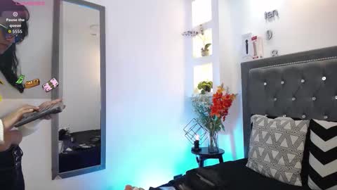 Melissa online show from December 16, 2025, 9:53 pm