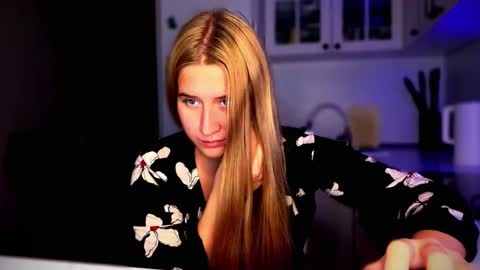 melissalii online show from September 24, 2025, 1:47 pm