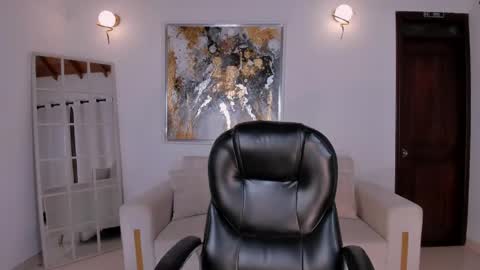 Snapshot of melissamoore_ chatting on April 19, 2026, 10:14 am Call me Meli online show from April 19, 2026, 10:14 am