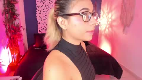 Snapshot of mell_voss chatting on August 6, 2026, 12:40 pm online show from August 6, 2026, 12:40 pm
