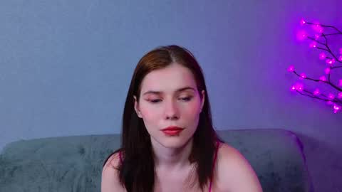 mellhyees online show from May 17, 2026, 3:37 am