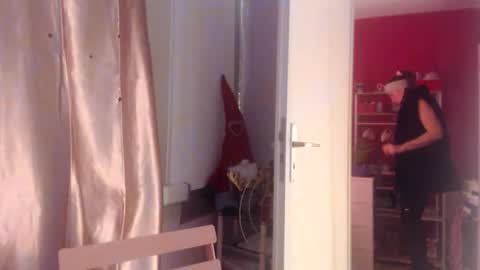 Melli online show from December 15, 2025, 4:44 pm