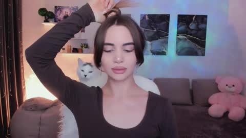 Tessa online show from December 1, 2025, 2:16 am