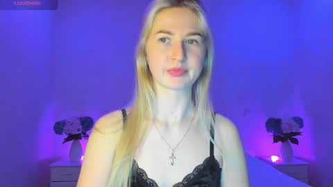 Mellina online show from March 6, 2025, 6:05 pm
