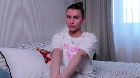 Lia online show from April 6, 2026, 11:55 am