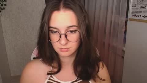 Snapshot of mellonmayre chatting on October 22, 2025, 8:19 pm mellonmayre online show from October 22, 2025, 8:19 pm