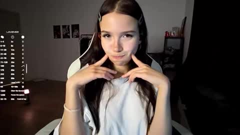 EVA online show from October 31, 2025, 7:37 pm