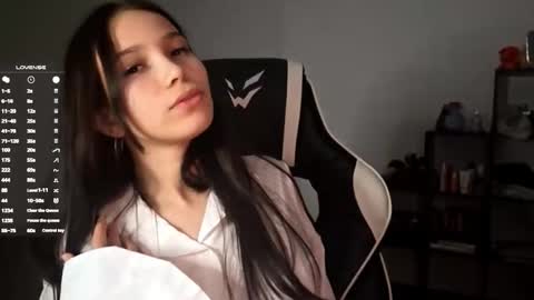 EVA online show from November 6, 2025, 7:15 pm