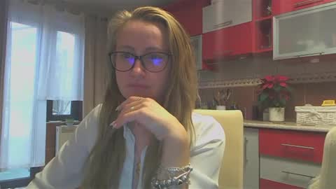 Snapshot of melly_rosey chatting on December 5, 2024, 12:33 pm Melly online show from December 5, 2024, 12:33 pm