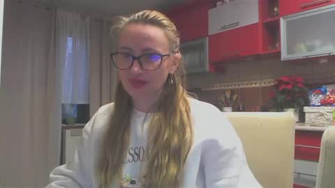 Snapshot of melly_rosey chatting on December 6, 2024, 1:55 pm Melly online show from December 6, 2024, 1:55 pm