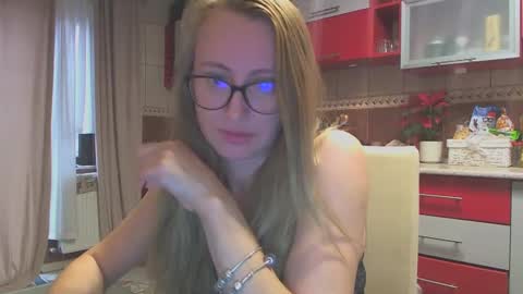 Snapshot of melly_rosey chatting on January 22, 2025, 10:29 am Melly online show from January 22, 2025, 10:29 am