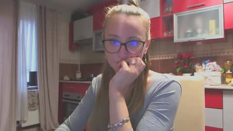 Snapshot of melly_rosey chatting on January 27, 2025, 7:35 am Melly online show from January 27, 2025, 7:35 am