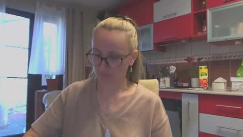 Snapshot of melly_rosey chatting on March 7, 2025, 8:02 am Melly online show from March 7, 2025, 8:02 am