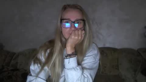 Snapshot of melly_rosey chatting on October 6, 2025, 6:22 am Melly online show from October 6, 2025, 6:22 am