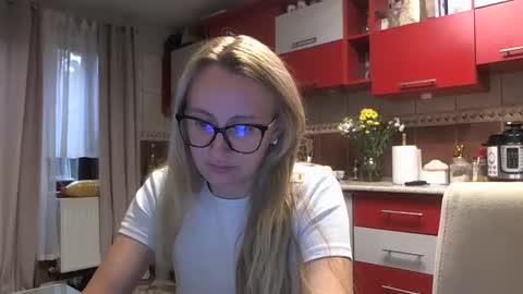 Snapshot of melly_rosey chatting on October 13, 2025, 6:35 am Melly online show from October 13, 2025, 6:35 am