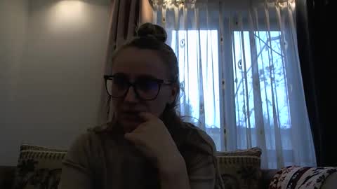 Snapshot of melly_rosey chatting on November 4, 2025, 7:18 am Melly online show from November 4, 2025, 7:18 am