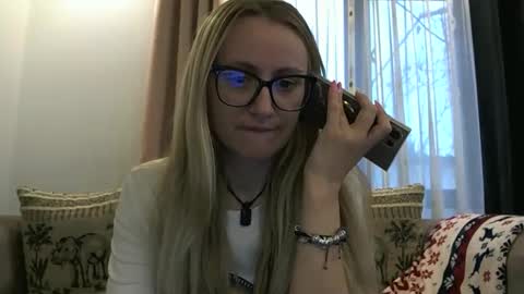 Melly online show from November 11, 2025, 7:41 am