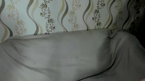 MelMooon online show from December 17, 2025, 2:39 am