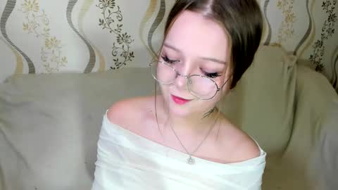 MelMooon online show from December 19, 2025, 6:31 am