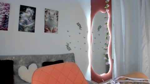 melody_cute10 online show from September 12, 2025, 3:45 pm