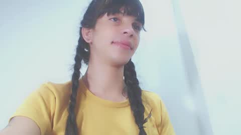 paola sandoval online show from September 15, 2025, 1:33 pm