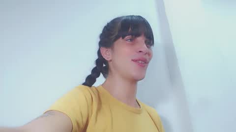 paola sandoval online show from September 16, 2025, 2:01 am