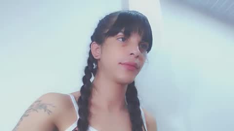 paola sandoval online show from September 17, 2025, 2:13 am