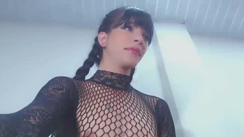 paola sandoval online show from September 19, 2025, 5:31 am
