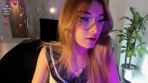 melodylanee online show from November 27, 2025, 11:01 am