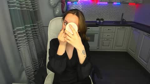 Snapshot of melodyoflovee chatting on February 5, 2025, 3:45 am Kaylie online show from February 5, 2025, 3:45 am