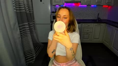 Snapshot of melodyoflovee chatting on March 12, 2025, 9:44 am Kaylie online show from March 12, 2025, 9:44 am