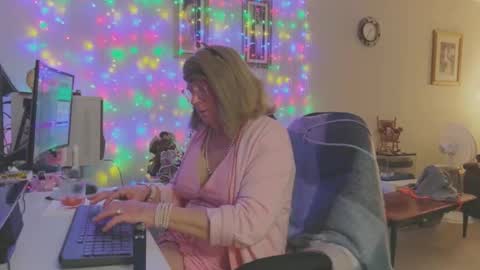 Snapshot of melodyredux_62 chatting on January 17, 2026, 4:43 pm Melody online show from January 17, 2026, 4:43 pm