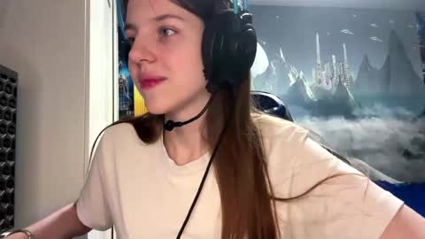 Hi Im Aria 18 years old online show from April 19, 2026, 1:54 pm