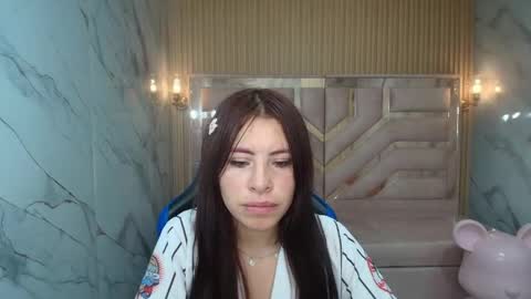 Snapshot of mely_r chatting on May 11, 2026, 7:33 pm Mely online show from May 11, 2026, 7:33 pm