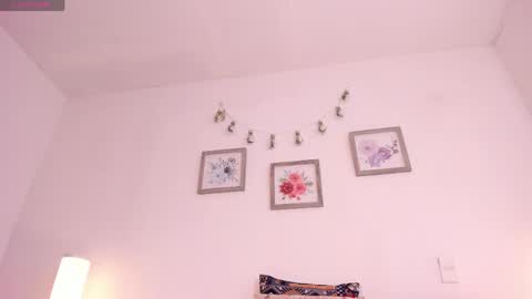 Snapshot of mely_rosee chatting on April 20, 2026, 12:41 pm online show from April 20, 2026, 12:41 pm
