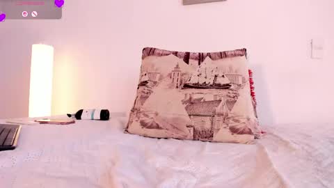 Snapshot of mely_rosee chatting on May 5, 2026, 12:46 pm online show from May 5, 2026, 12:46 pm