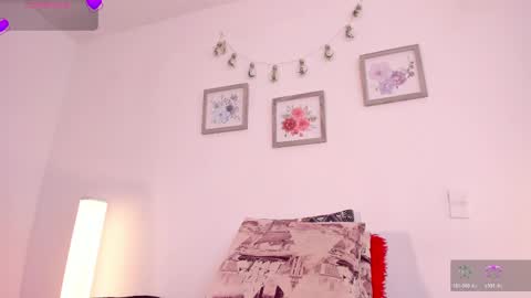 Snapshot of mely_rosee chatting on May 8, 2026, 12:10 pm online show from May 8, 2026, 12:10 pm