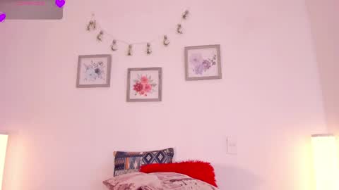 Snapshot of mely_rosee chatting on May 21, 2026, 12:23 pm online show from May 21, 2026, 12:23 pm
