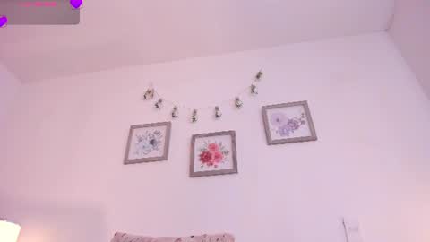 Snapshot of mely_rosee chatting on June 18, 2026, 12:42 pm online show from June 18, 2026, 12:42 pm