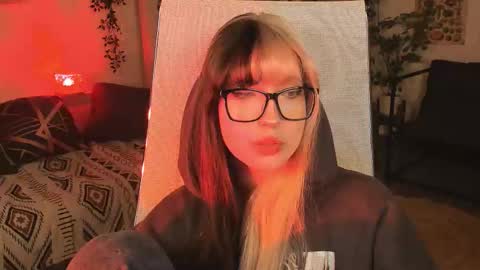 Mia online show from October 23, 2025, 4:06 pm