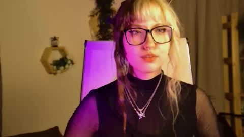 Mia online show from February 26, 2026, 7:24 pm