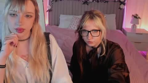 Mia online show from April 19, 2026, 4:17 pm