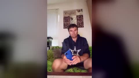 Snapshot of menlav72 chatting on July 6, 2026, 6:43 pm menlav72 online show from July 6, 2026, 6:43 pm