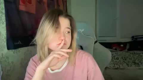 Snapshot of meowki4 chatting on January 2, 2025, 10:11 pm meowme online show from January 2, 2025, 10:11 pm