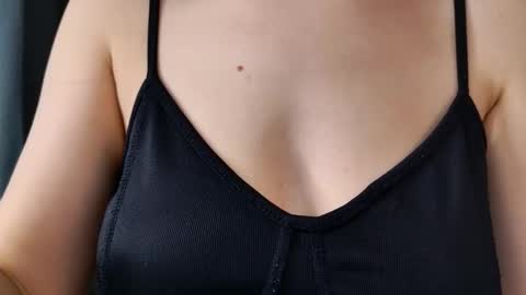 Mia online show from March 18, 2026, 5:21 am